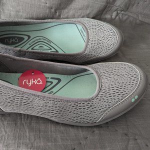 RYKA Womens Sandra Flats - Size 10M - NEW - gray color.